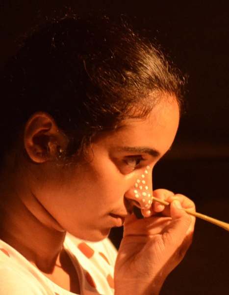 പെർഫൊർമൻസ് – മിത്ര കമലം